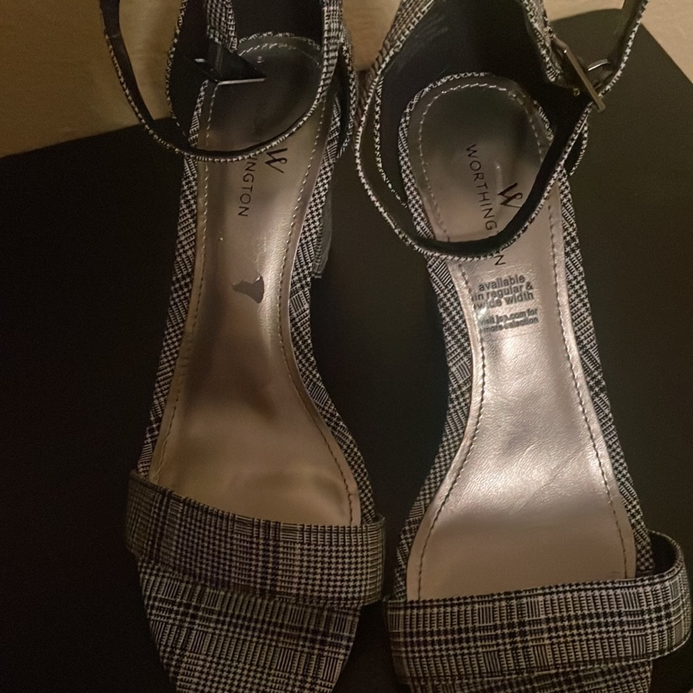Heels - Picture 4 of 4